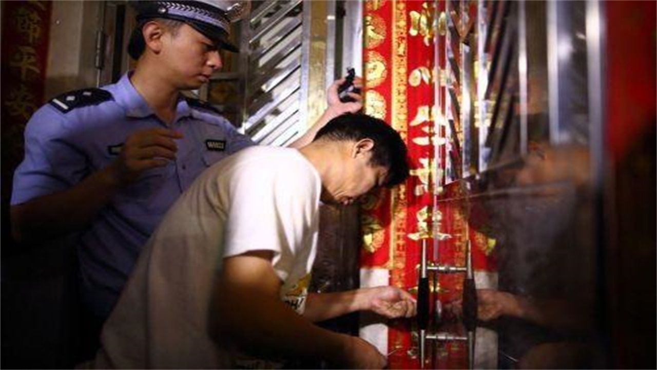 上海请开锁师傅开了锁后，师傅为什么一般都不进门，就算主人请也不进去？